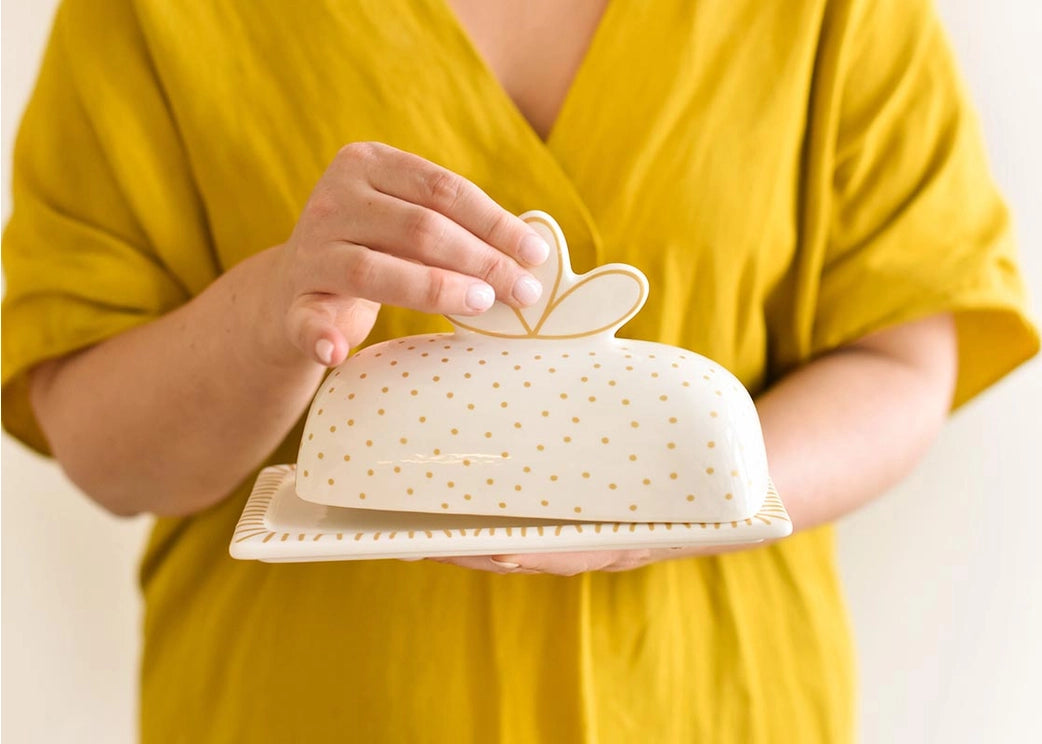 Coton Colors Deco Gold Scallop Knob Butter Dish