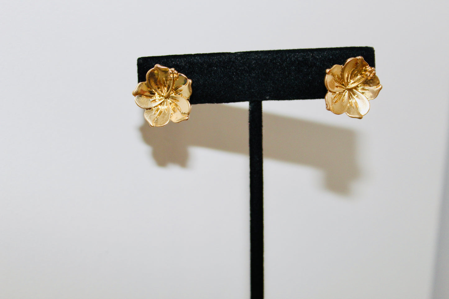 CANVAS Style x @thelovelyflamingo Hibiscus Stud Earrings in Worn Gold