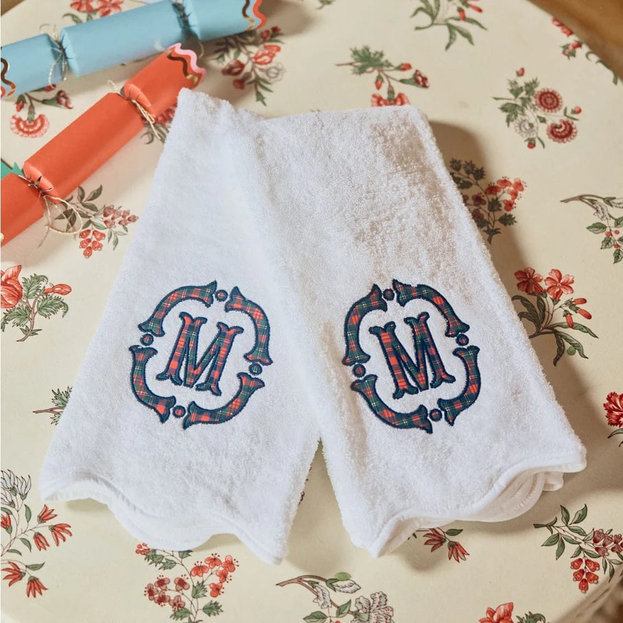 Weezie Pair of Scalloped Hand Towels