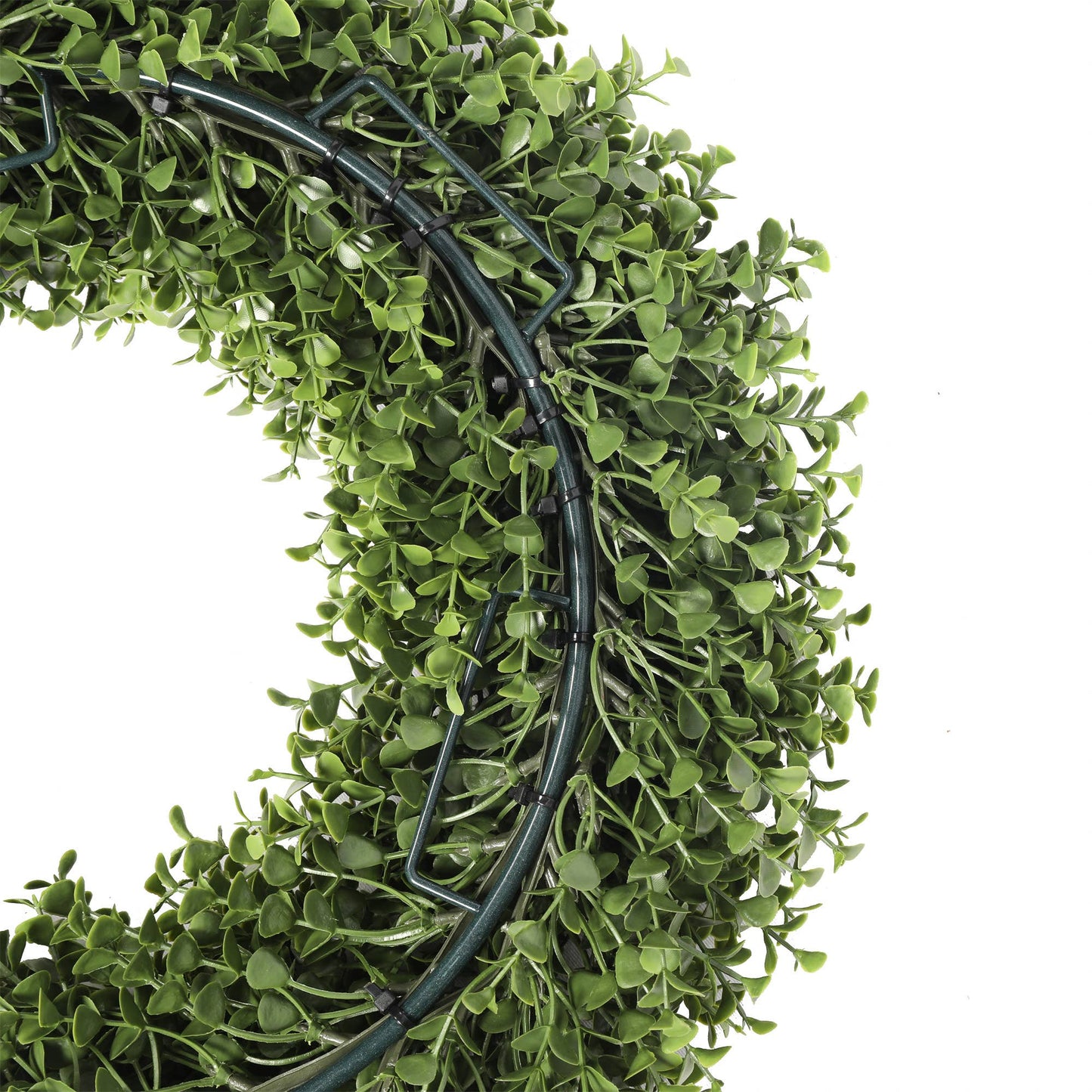 UV-Resistant Boxwood Wreath – 17.5"