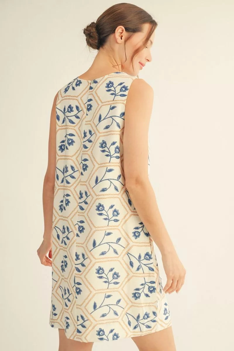 🌸 Sleeveless Floral Embroidered Shift Dress