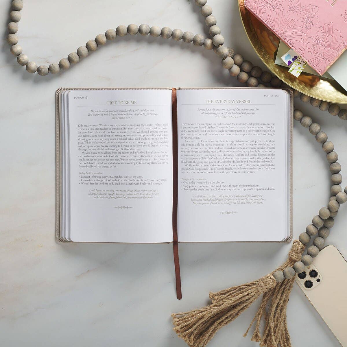 10 Minutes with God for Women – Taupe Faux Leather Daily Devotional