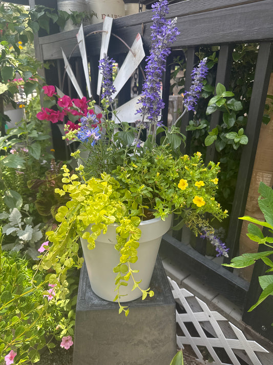 Light Gray Round Recycled Plastic Planter (9.8")