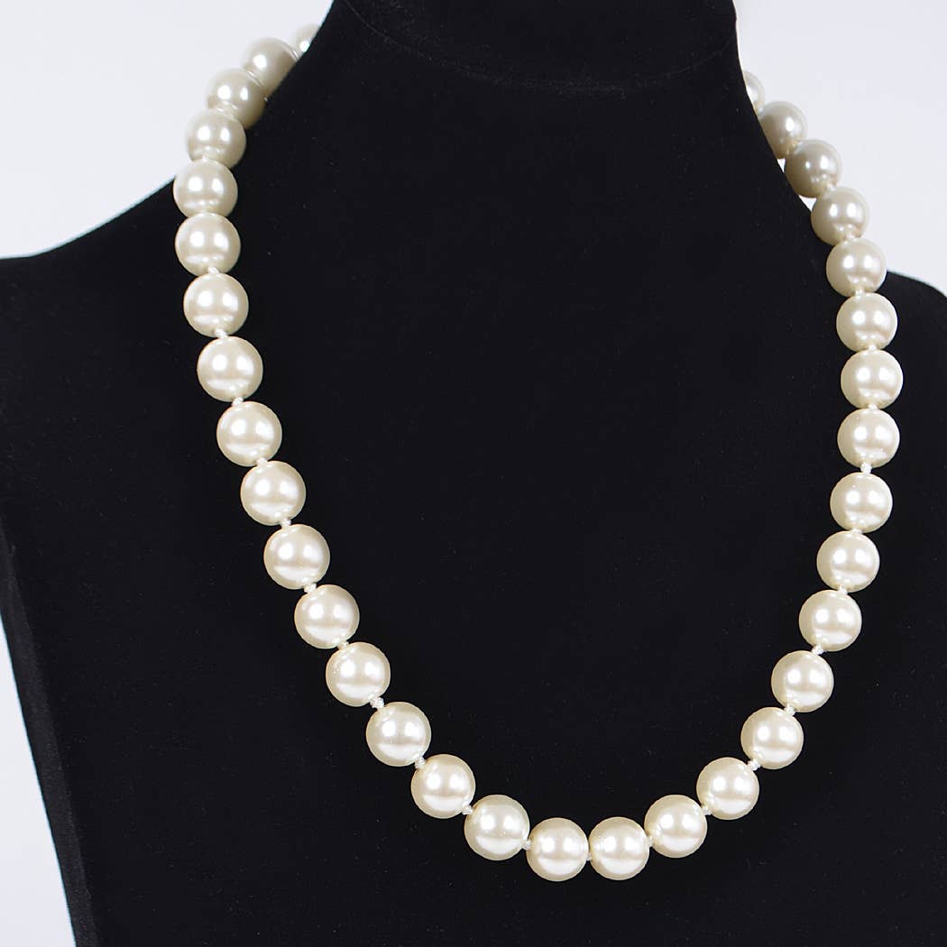 Simple Pearl Bead Lined Necklace