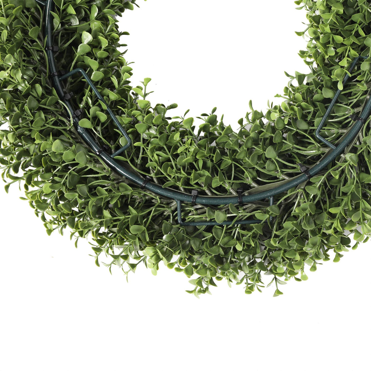 UV-Resistant Boxwood Wreath – 17.5"
