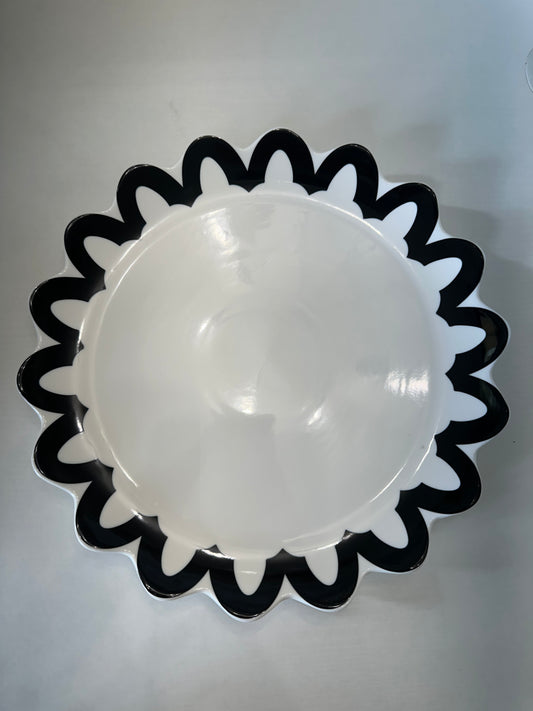 Coton Colors Black Arabesque Trim Scallop Dinner Plate
