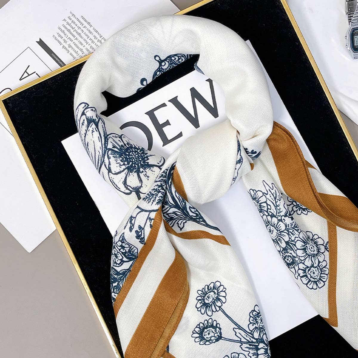 Velvet-Like Square Scarf (90×90 cm)