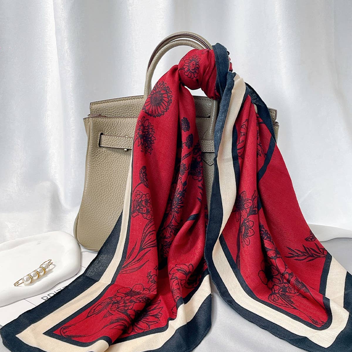 Velvet-Like Square Scarf (90×90 cm)