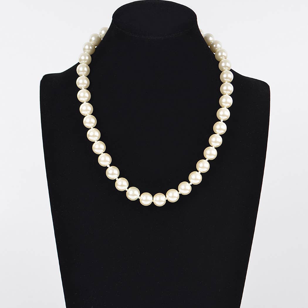 Simple Pearl Bead Lined Necklace