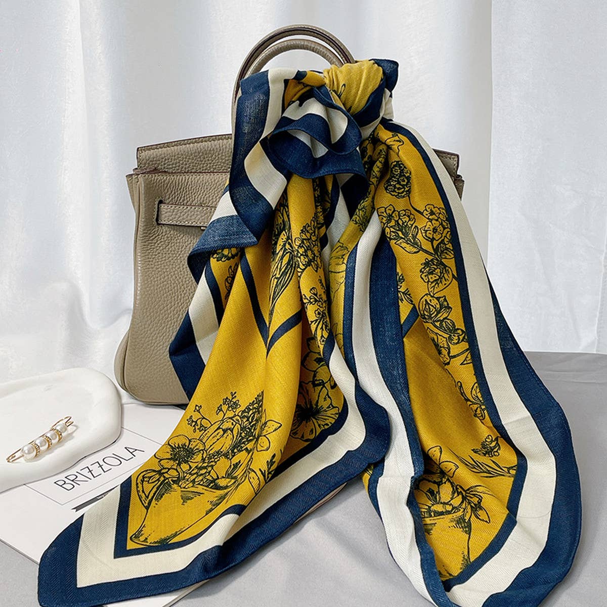 Velvet-Like Square Scarf (90×90 cm)